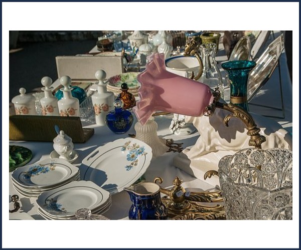 Château Arnoux Saint Auban. Grande brocante vide greniers de la rentrée