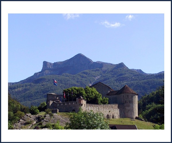 Colmars les Alpes. Visite guidée du fort de Savoie avec le capitaine Du Puy