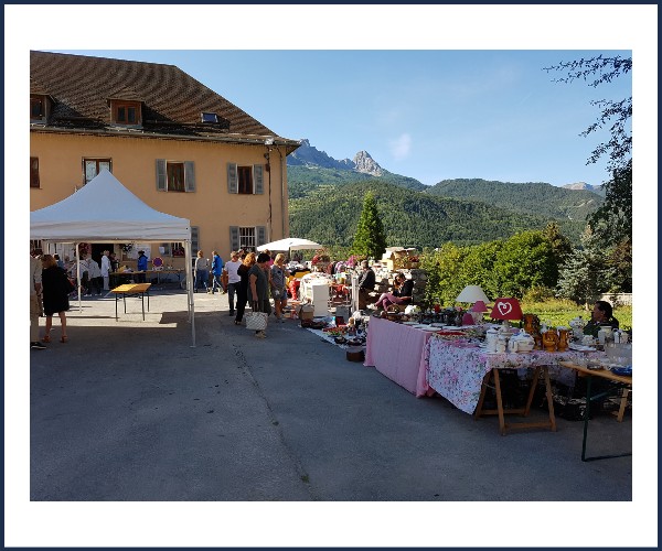 Faucon de Barcelonnette. Vide greniers