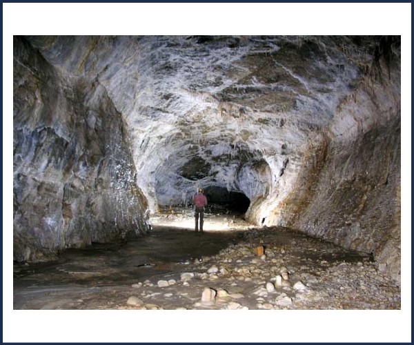 Méailles. Projection, La grotte des Chamois comme si vous y étiez