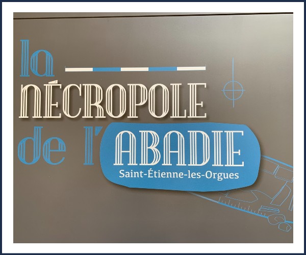 Saint Étienne les Orgues. Exposition permanente La Nécropole de l'Abadie