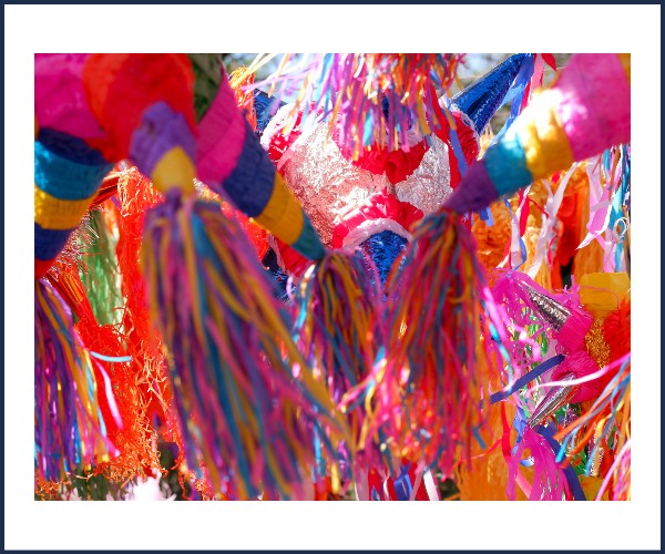 Enchastrayes. Atelier de fabrication de Piñatas Le Sauze 1400