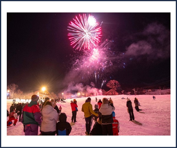Enchastrayes. Arrivée du père Noël et feu d'Artifice Le Sauze 1400
