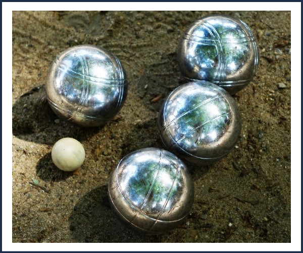 Entrevaux. Concours de pétanque