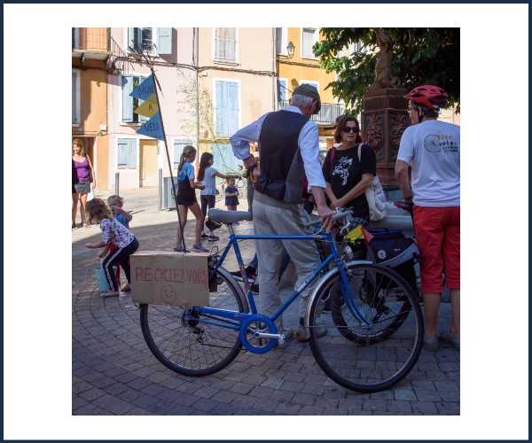Digne les Bains. Parade à Vélo
